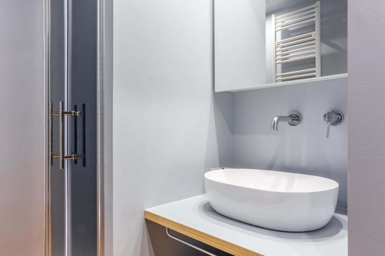 Easylife - Accogliente E Moderno Bilocale In Zona Navigli Apartman Milánó Kültér fotó